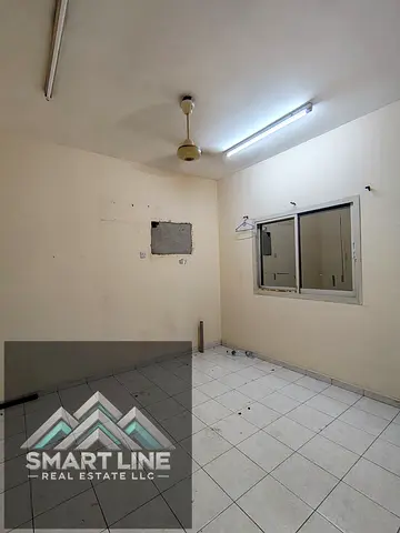 Huge offers no deposit near to Indian sachool studio with close kitchen family building rent only 1
