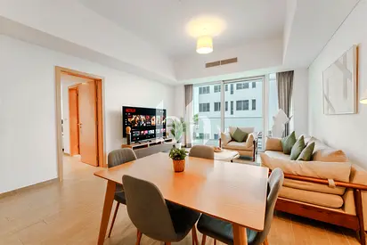 Fully Furnished | Vacant | Beach Access | Lively