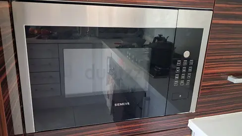 2x Siemens Built-In Microwaves with Grill (HF24G564B) – Heating Works / Display Issue (As-Is)