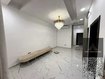 🏡 تاون هاوس للإيجار السنوي | الزاهية – عجمان  ✨ تاون هاوس مميز للعائلات في موقع استراتيجي على شارع رئيسي، يتميز بالمساحات الواسعة والتصميم العملي.