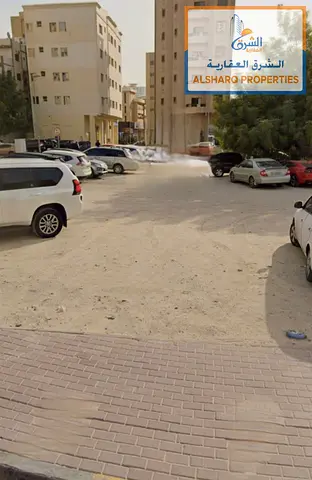 فرصة استثمارية مميزة لامتلاك أرض كورنر بمساحة كبيرة وتصريح بناء G+6، في موقع حيوي قريب من أهم الطرق والمرافق التجارية في عجمان. بمنطقة النخيل