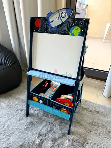 Kids magnetic drawing board easel with space rocket design