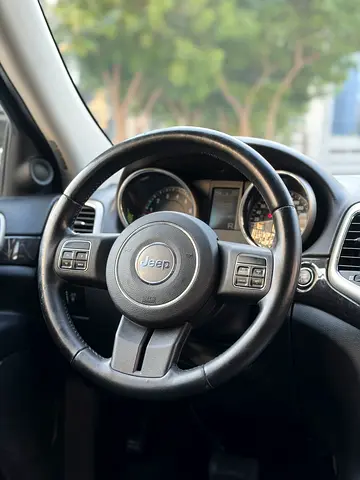 صورة 15 لـ 2011 JEEP GRAND CHEROKEE