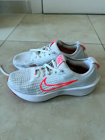Nike women's/children’s white running shoes - size uk 5