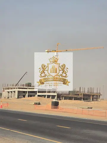 للبيع ارض تجاري ٨٧٠٠ قدم شارع وسكه بالسحمه ثاني قطعه من الشارع العام