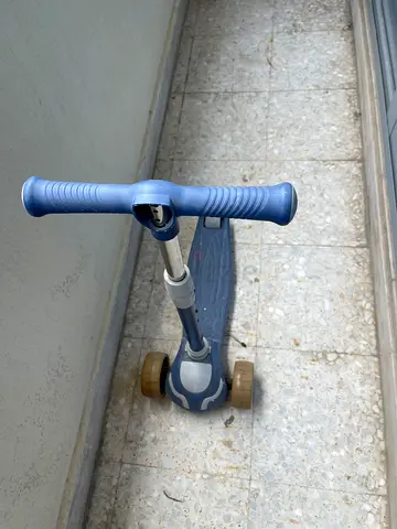 Kids 3-Wheel Blue Scooter — Adjustable Handle, Good Condition