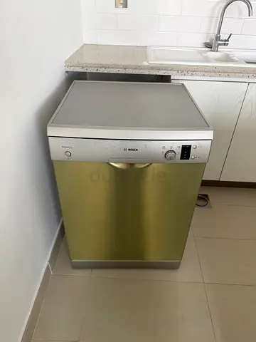 Bosch side timer freestanding dishwasher in good working condition