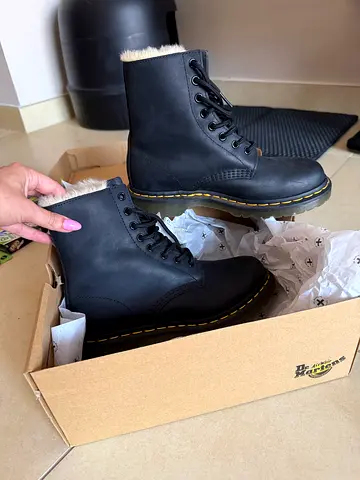 Dr. Martens 1460 Serena Fur-Lined Boots – EU 38 – Worn Once
