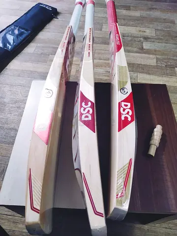 DSC Ibis 75 is a handcrafted mid-to-high grade English willow cricket bat