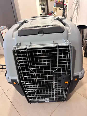 Large Hard-Side Pet Travel Carrier / Crate (Good Condition)