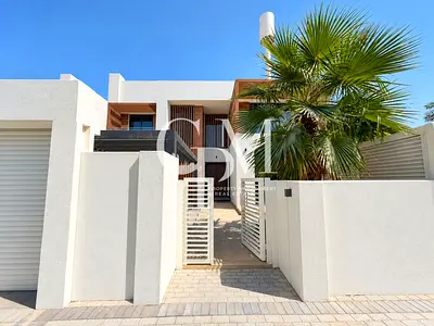 Elegant Corner Villa | Fully Landscaped | Vacant Now