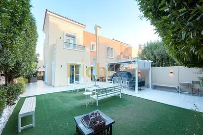 Single Row | Fully Upgraded | Closed Kitchen