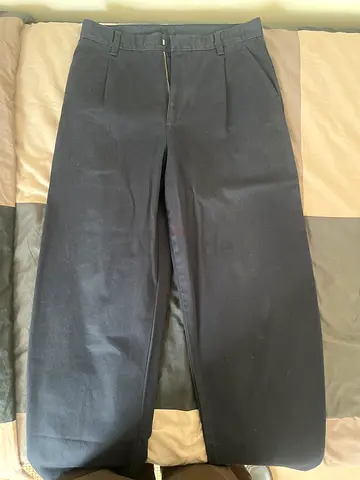 Uniqlo navy and off-white men barrel trousers
