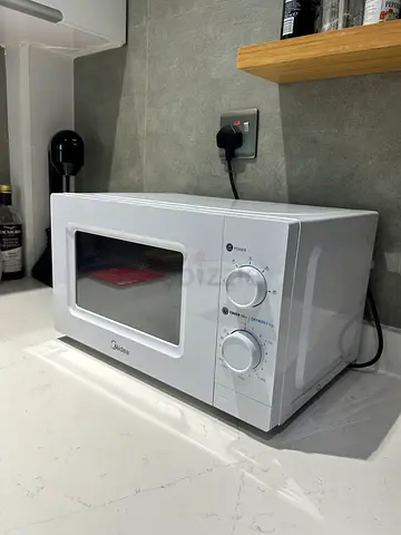 Small white countertop microwave - perfect working condition