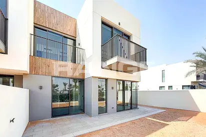 VACANT | READY TO MOVE | CLOSE TO COMMUNITY PARK