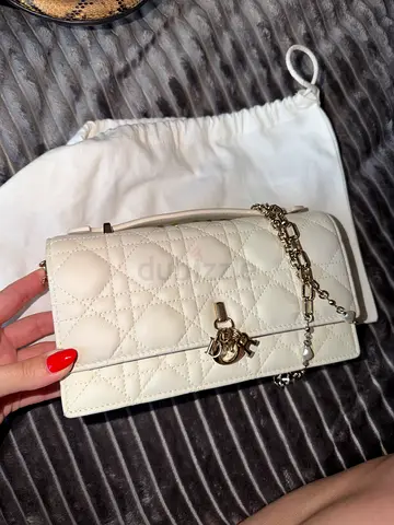 Dior bag original , coming with dust bag and original box .