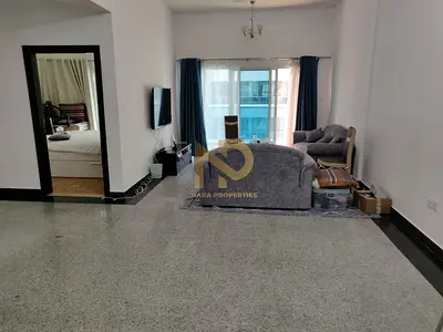 شقة فسيحة بغرفة نوم واحدة | برج زينيث A1 | شرفة وإطلالات على المدينة
