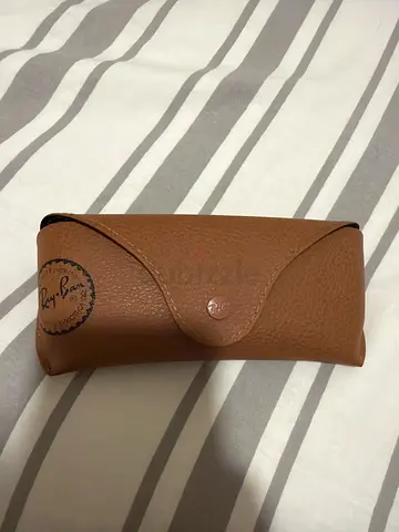 Ray-Ban Sunglasses 100% UV protection with Case (Leather-Look)