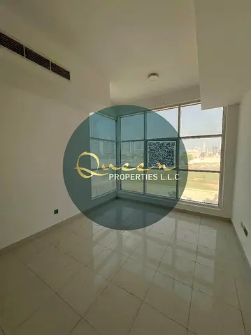 مساحة كبيرة / موقع مميز وحيوي / قريب من الخدمات والمرافق