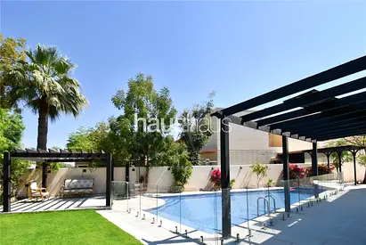 Upgraded & Extended | Lake Views | E1 Hattan