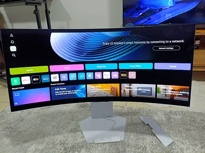 LG UltraGear 34GX90SA-W is a 34-inch curved OLED gaming monitor featuring an immersive 800R curve, a