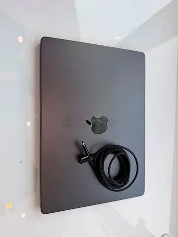 MacBook Pro 14-inch (M4 Pro, 24GB RAM, 512GB SSD) . Only 61 Cycle count . Battery 100%