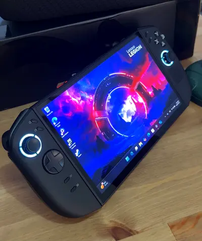 NEW Lenovo Legion Go 2 (OLED, 32GB RAM, 1TB SSD, Z2 Extreme)