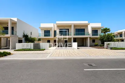 Luxurious Villa | Single Row Detached | Vacant