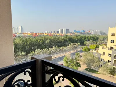 2 BR I Open Kitchen I Balcony I Well Maintained