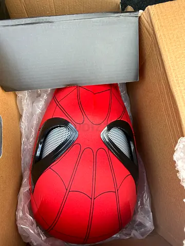 New red aerodynamic badminton shuttlecock (packaged)