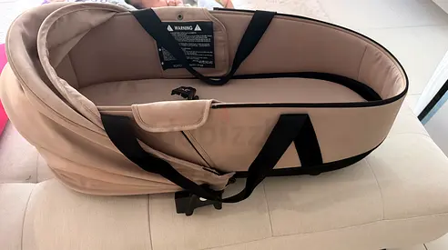 Babyzen YOYO Bassinet in Beige with zip cover