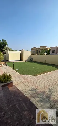 فيلا للايجار السنوي بالنخيلات الشارقه الفيلا مكونه من 4غرفه ماستر 5حمام غرفه خاجمه مع استور باركن سيارات يتسع الي 3سياره مكونه من طابقين مع صاله ومجلس