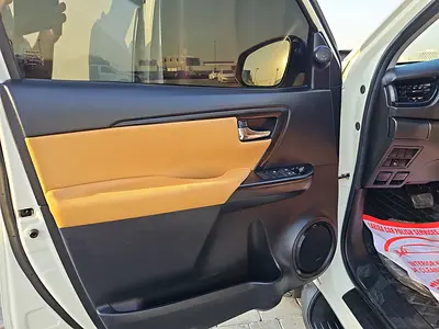 صورة مصغرة 12 لـ 2018 Toyota FORTUNER