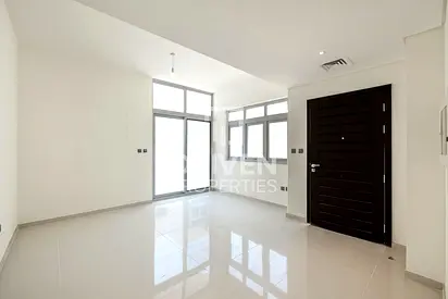 Corner Unit plus Maid's Room | Closed Kitchen