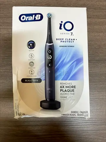 Oral-B iO Series 7 Electric Toothbrush, 2 Replacement Toothbrush Heads (New)