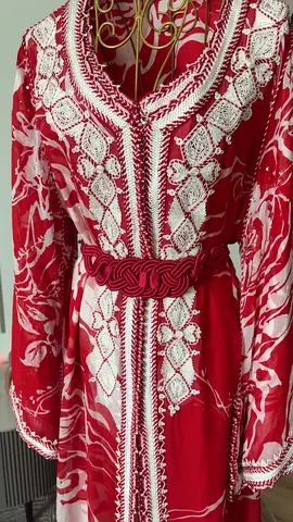Red and white embroidered traditional kaftan with braided belt - size l/xl