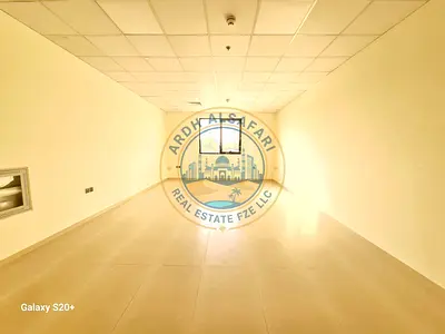 شقة استوديو جديدة وواسعة بالقرب من مقهى كلارو في الجادة.