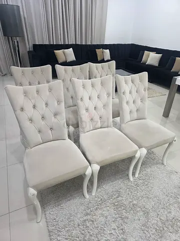 White Dining Table - 6 dining Chairs