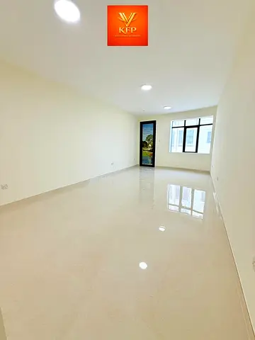 2 BHK AVAILABLE NEAR TO MERO ONLY ONE MINUTES PRIME L0CATI0N READY T0 MOVE NEAR T0 METR0 STATIONFAM