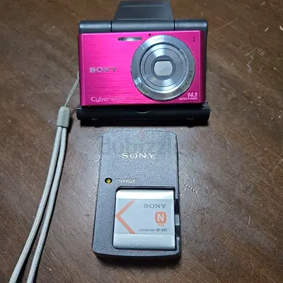 Sony Cyber-shot 14.1MP compact digital camera with charger (pink)