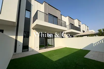 Modern Townhouse | Unfurnished | 4 Cheques