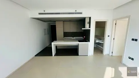 CHILLER FREE | NEXT TO TRAM | FLEXIBLE TERMS