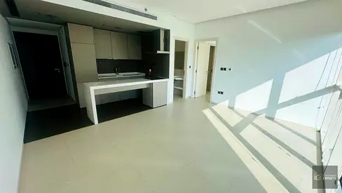 CHILLER FREE | NEXT TO TRAM | FLEXIBLE TERMS