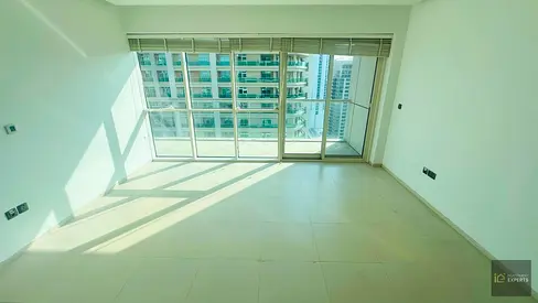 CHILLER FREE | NEXT TO TRAM | FLEXIBLE TERMS