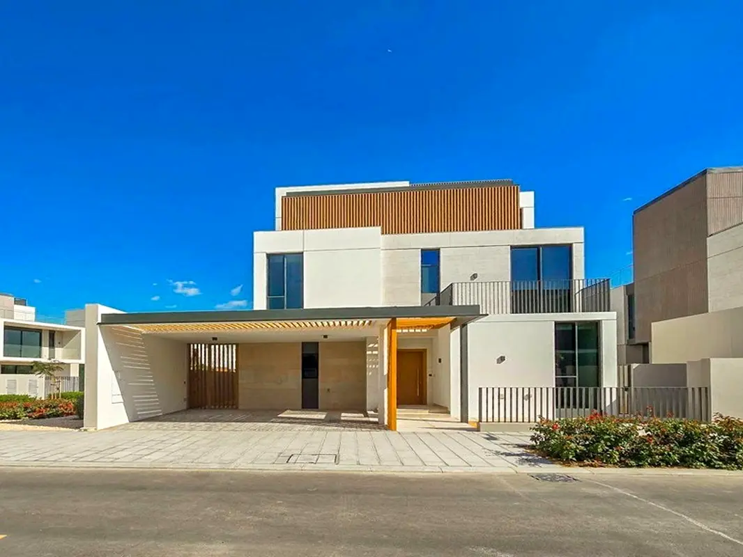 Spacious 4BR Villa |Prime location | Corner Unit