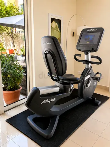Life fitness discover SE3 HD recumbent bike