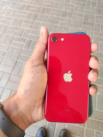 I phone se 3rd generation 64gb, 98% battery all working all original.