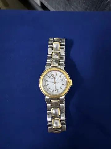 Two-tone men's wristwatch with metal bracelet