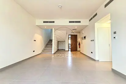 √ Single Row TH in Prime Location with Open View √