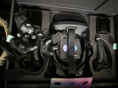 Valve Index VR headset with controllers and base stations - Good condition
